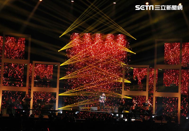 趙傳「老男孩30周年演唱會」台北小巨蛋開唱。（記者邱榮吉/攝影）