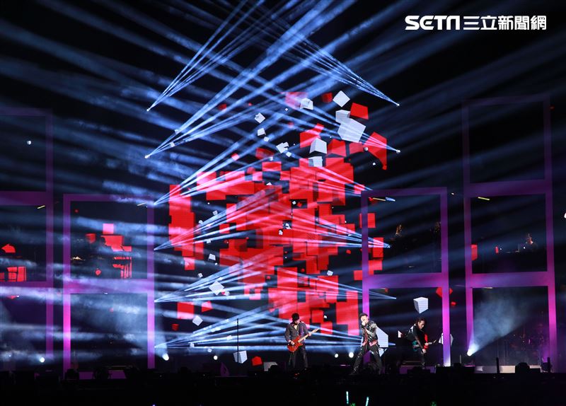 趙傳「老男孩30周年演唱會」台北小巨蛋開唱。（記者邱榮吉/攝影）