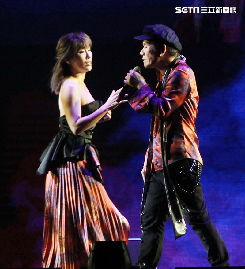 舞蹈天后KIMIKO獨舞處女秀浪漫傳情趙傳。（記者邱榮吉/攝影）