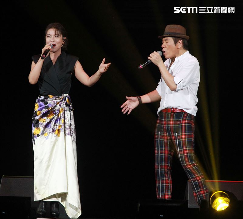 天后叮當擔任嘉賓與趙傳尬唱小小鳥。（記者邱榮吉/攝影）