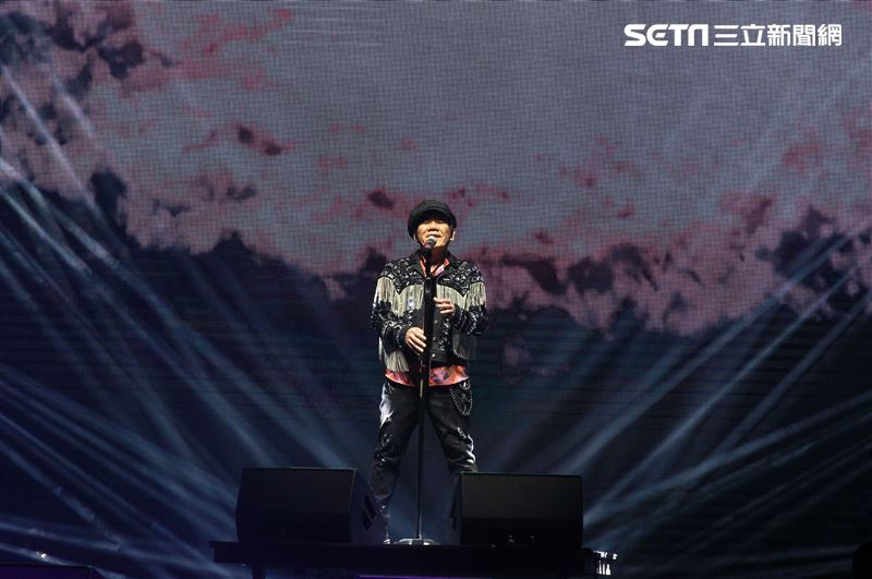 趙傳「老男孩30周年演唱會」台北小巨蛋開唱。（記者邱榮吉/攝影）