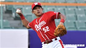 ▲味全龍日籍球星川崎宗則上場。（圖／記者王怡翔攝影)