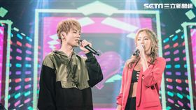 古曜威被拐拐的熱情給「卡住」。（圖／單純夢想文創提供）