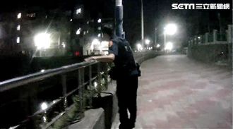 妙齡女無呼吸　勇警跳河堤CPR救回