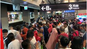 普悠瑪,落軌,台北車站/呂品逸攝