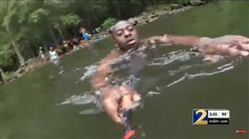 潛水找到「失落的GoPro」　失主溺斃前畫面全錄下
圖／翻攝自WSB-TV YouTube
https://www.youtube.com/watch?v=f7s2ULaD15A