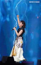 高音天后丁噹擔任趙傳演唱會嘉賓，雙世代小小鳥對尬，挑戰觀眾耳膜。（記者邱榮吉/攝影）