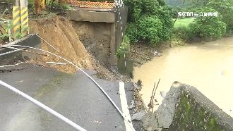雨炸高雄災情多！美濃橋斷、鼓山路塌