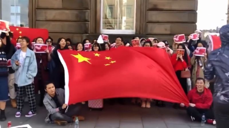 港人反送中　中國人唱《聽媽媽的話》