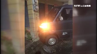 左轉沒讓害撞進騎樓　駕駛竟肇事逃逸