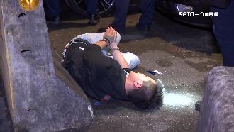 酒駕又無照！女逃逸自撞吃14張罰單