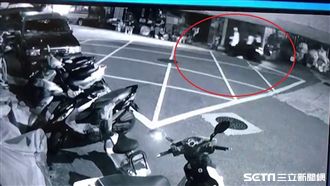 惡狼闖校園欲性侵！反遭2女狂踹落跑