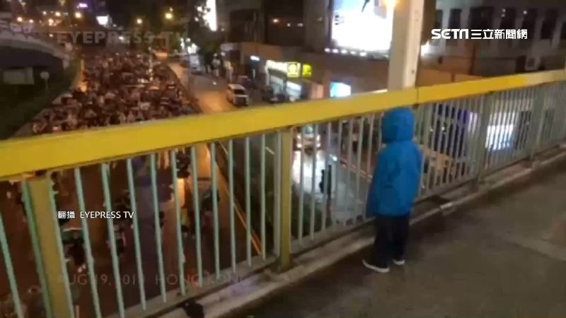百萬港人上街抗爭！男童帶頭喊口號