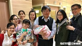 牟小姐在孕期中接受肝臟移植手術後順利產下寶寶，為台灣首例。（圖／長庚醫院提供）