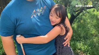 陪父守夜護文旦…女童不喊苦超暖心