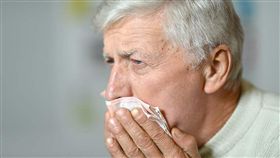 可別小看這樣的症狀，一旦喉部肌肉力量持續退化，咳嗽不足以清乾淨掉入氣管的水或食物，久而久之很可能引發細菌感染、甚至肺炎等症狀。