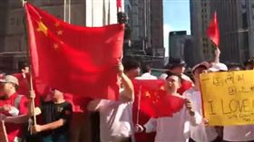 中國人鬧場反送中喊「Free China」　警察也笑了（圖／翻攝自挪威 Littleoslo臉書）