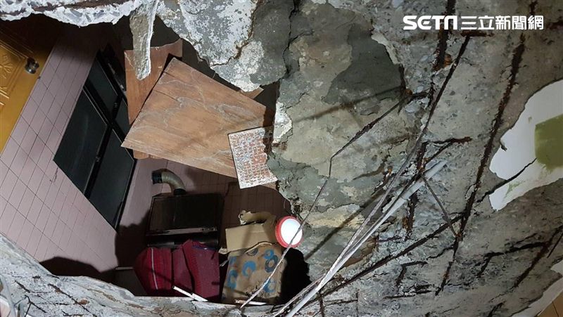 桃園民宅崩塌媳婦遭埋　公公搬石救人