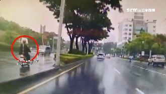 玩命騎士橫跨5車道　逆向衝進快車道