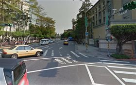 保一總隊許姓員警行經公園路、貴陽街口時，遭張姓大學講師開車撞傷，腳趾永久性失能，獲賠410餘萬元。（圖／翻攝自Google Map）