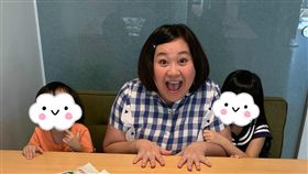 小女兒拿掉游泳圈，事後讓鍾欣凌相當自責。（圖／翻攝自鍾欣凌臉書）