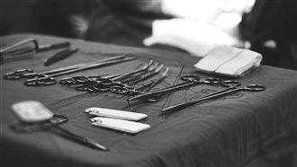 手術刀片卡體內2天！72歲嬤突病逝