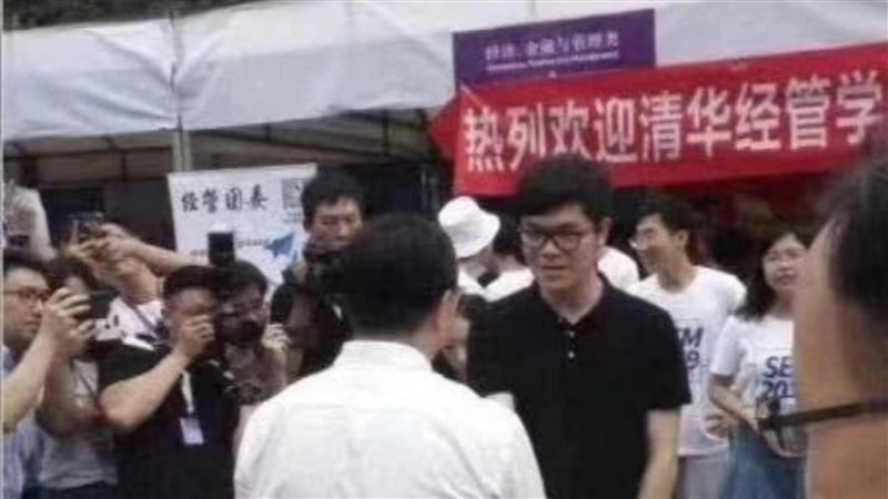 陸清華大學「熱列」迎新生　引熱議