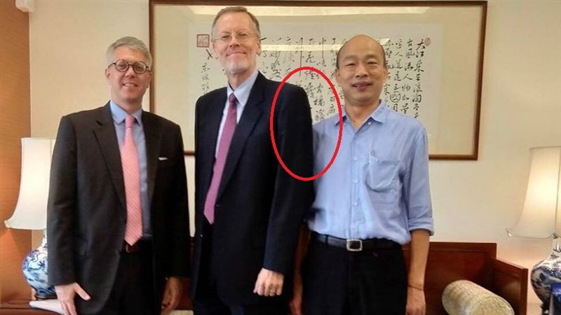 AIT合照韓國瑜！網曝這姿勢有玄機