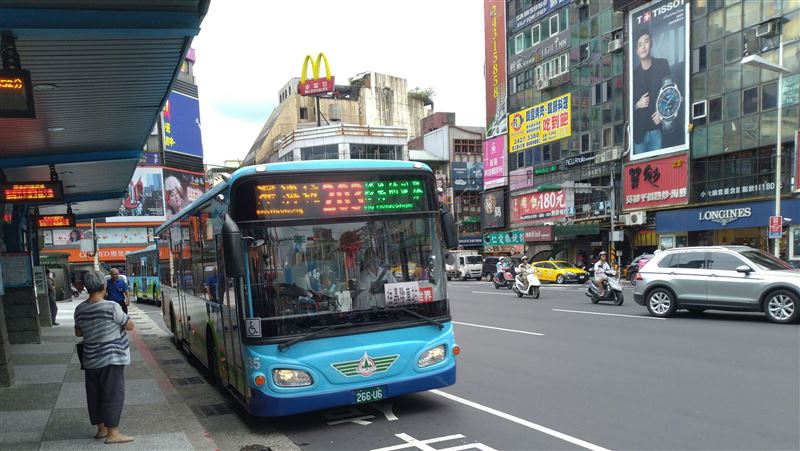 公車處虧損高！林：盡力不被迫民營化
