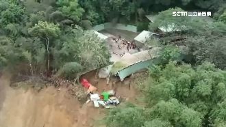 土石流襲擊！民宅被沖毀、小狗遭壓死