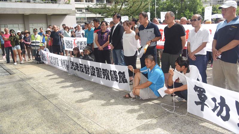 反對蓋第二座殯儀館　居民遞連署書