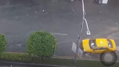 雨彈炸雙北市！三重重新路淹成河
