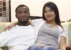 送女伴還有「叫床服務」　中國大學招生祭神招　遭批是洋奴（圖／翻攝自微博）