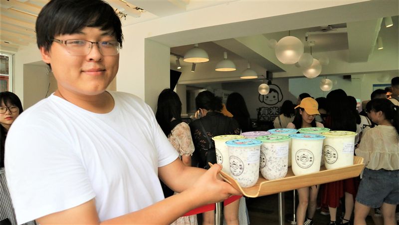中國酸奶升級　變身手搖飲攀千億市場