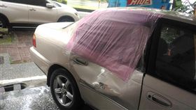 高雄,墜樓,車頂凹陷,巨響,招魂（圖／翻攝自臉書社團《爆料公社二社》）