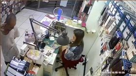 新北市,林口,手機配件行,郭台銘,店員,平板