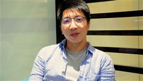 袁瑋熙：香港社運向來無真正的大台（1）學者袁瑋熙21日表示，香港社會的政治組織化較低，傘運時也不算有真正的大台。而「反送中」的捍衛自由訴求，和一次次示威中形成的群體認同，讓無大台的社運得以持續團結。中央社記者沈朋達香港攝  108年8月22日