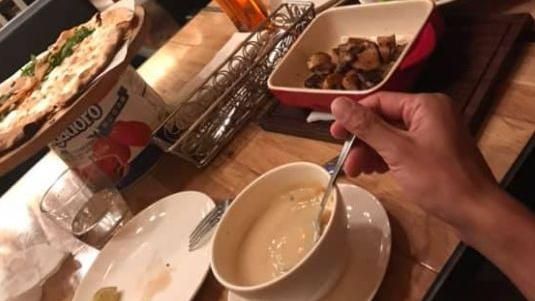 男路邊撿哀鳳！正妹失主請吃飯神展開