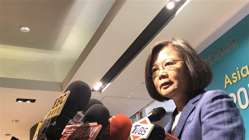 學歷抹黑不斷　蔡英文率先提吿賀德芬