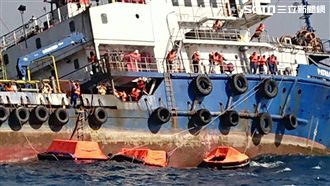 海巡搶救！船身傾斜40漁工岌岌可危