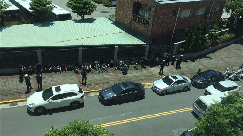 也太大陣仗！男帶30人討6百萬債務