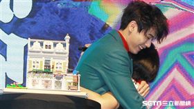 蔡旻佑和媽媽哥哥妹妹姪女加盟何樂音樂