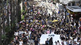 香港,反送中,白衣人,血洗元朗,林鄭月娥,黑警