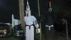 印尼蘇門答臘華人普渡拜祭，紙紮品民航機上有空姐相當逼真。
渡輪,七爺八爺,地鐵（圖／翻攝自中國報）