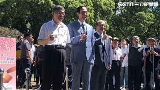 郭柯王合體/郭董爆出這句!引人遐想