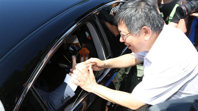 裝熟？吳敦義稱「好朋友」柯說沒交情