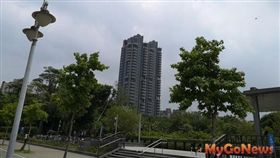 名家專用/MyGonews/天龍國最頂端，大安區豪宅密度勇冠全台，圖為大安森林公園第一排的「元利信義聯勤」（勿用）