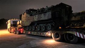 颱風白鹿逼近　國軍第四作戰區預置防救災兵力颱風白鹿來勢洶洶，國軍第四作戰區23日分別出動AAV7兩棲突擊車、膠舟及官兵，預置於屏東加祿堂及台南官田營區，隨時依命令投入防救災任務。（第四作戰區提供）中央社記者陳朝福傳真　108年8月23日