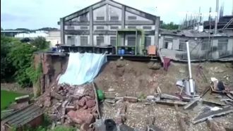 白鹿將襲台！彰化皮革廠蓋帆布防颱