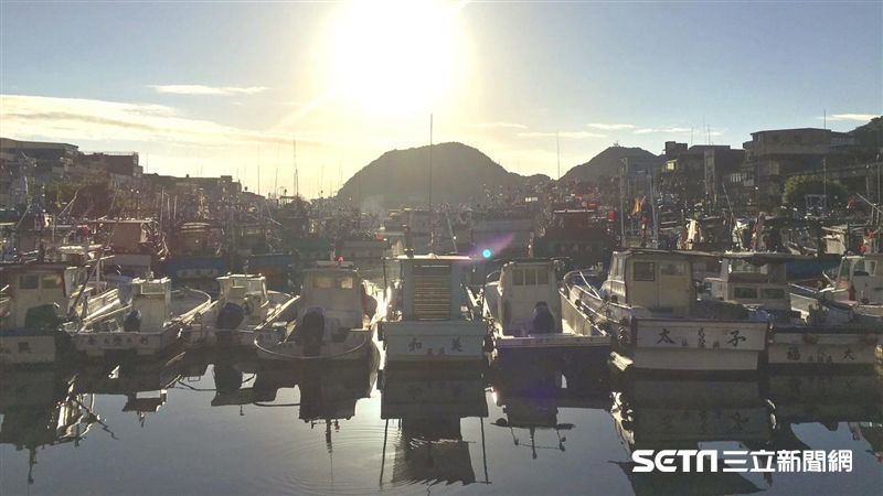 颱風來襲　南方澳8百多艘漁船攬條條